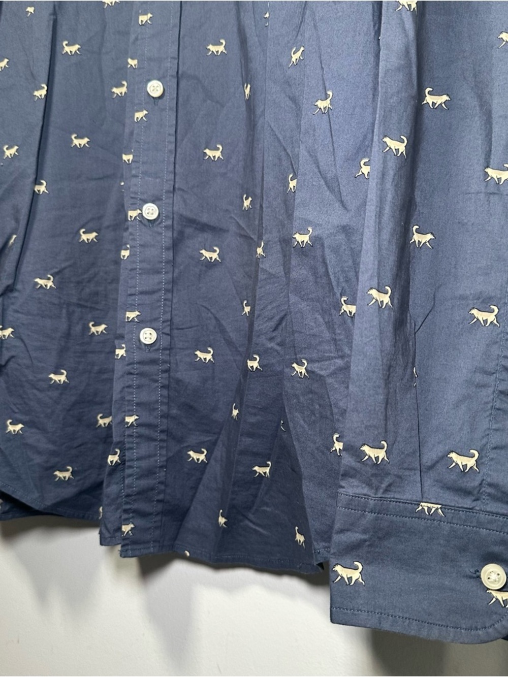 Banana Republic Untucked Novelty Wolf Print Button Up Shirt Blue Organic Cotton - Picture 8 of 16